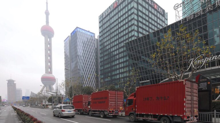 疫情管控不顧死活 卡車司機被貼封條禁出駕駛室