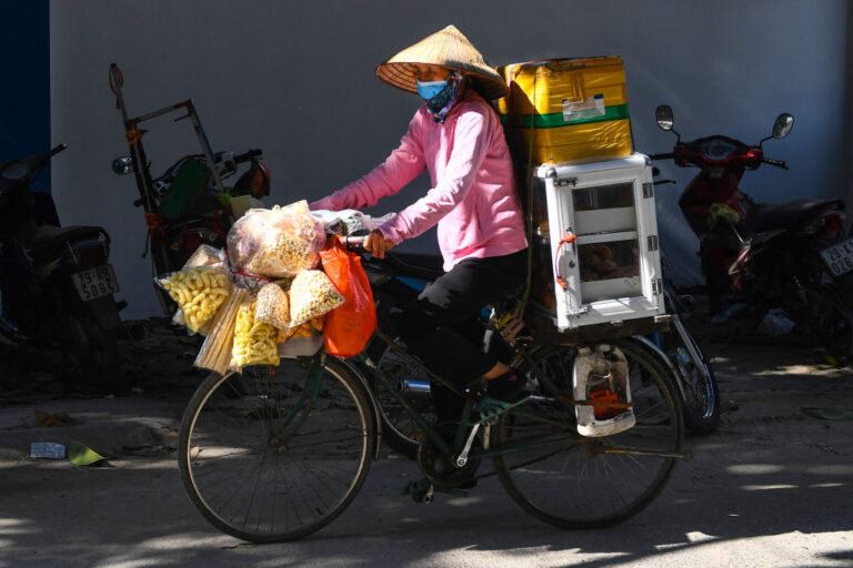 自動販賣機取代街頭小販 河內文化特色引爭辯