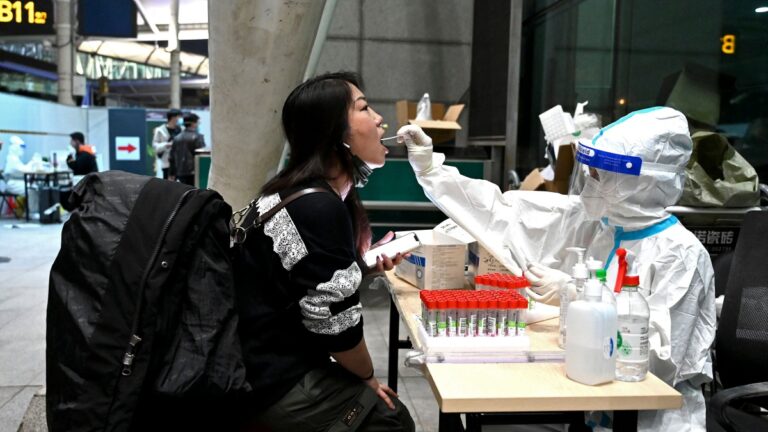 疫情回頭 廣州機場又封控 逾千航班取消