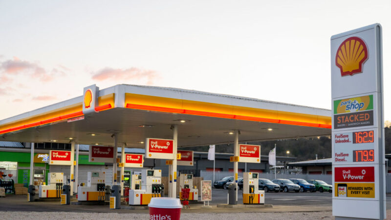 緩解油價飆升 IEA會員國釋出1.2億桶石油