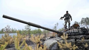 俄羅斯軍隊繼續在烏克蘭東部重組集結