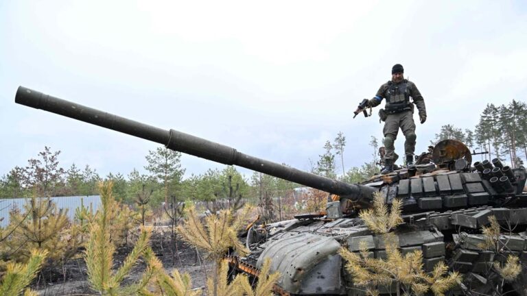 俄羅斯軍隊繼續在烏克蘭東部重組集結