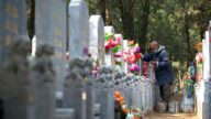 「清明掃墓，不穿三衣」 中國民間有說法