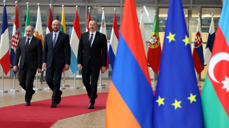 纳卡区领土争议 欧盟促亚美尼亚阿塞拜疆和谈