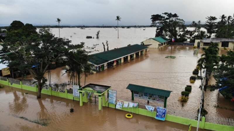 房舍遭冲入海里 菲律宾增至80死数十人失踪
