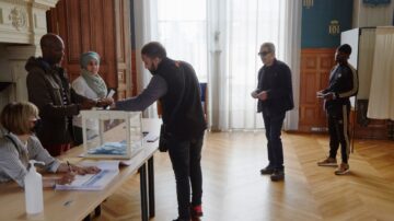 法國總統大選第二輪投票 選民面對未來選擇
