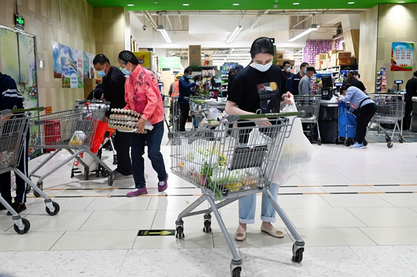 大陆永辉超市3年关近400家店 市值蒸发超700亿