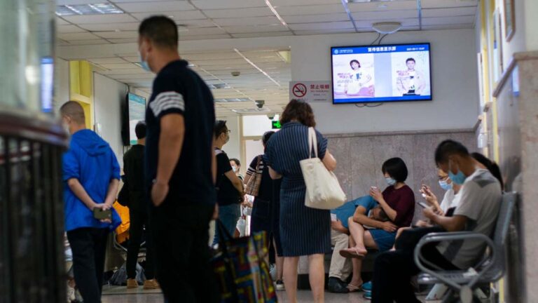 上海封城亂象 打工女流落街頭染疫3天無人理