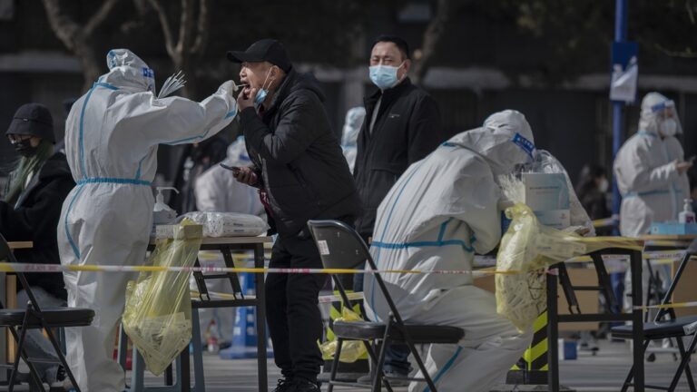 【禁聞】記者直擊：做核酸被傳染 住方艙沒治療
