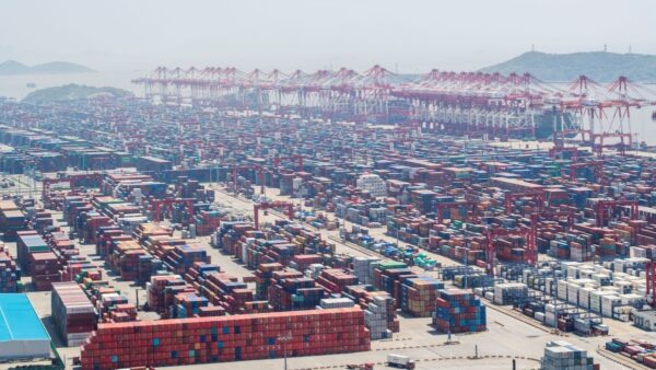 上海宣布过“紧日子”中国4月出口创两年新低