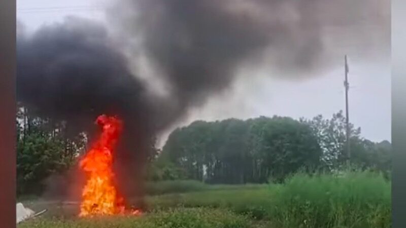 四川滑翔機墜毀起火 機上2人死亡（視頻）