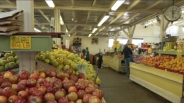 食品价格持续攀升 加州部分民众减少购物