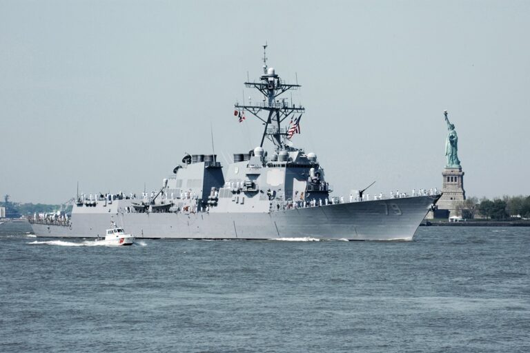 暌違兩年 美國海軍「艦隊週」重返紐約港