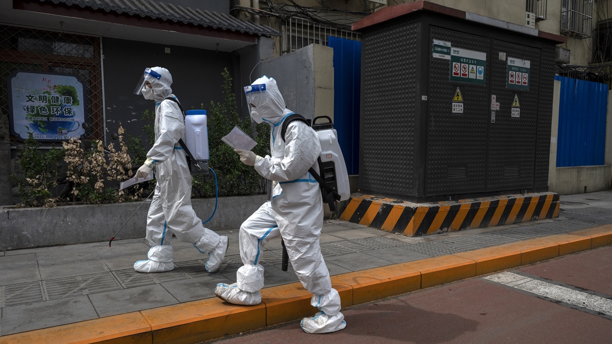 【禁聞】中共為何如此癡迷大規模消殺? | 大白 | 消毒劑 | 防疫人員 | 新唐人电视台
