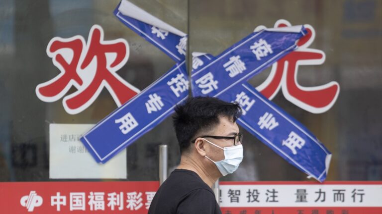 上海恢復部分公共交通 市民：假復工復產