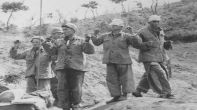 誘騙攻心戰 周恩來喬冠華折磨志願軍戰俘