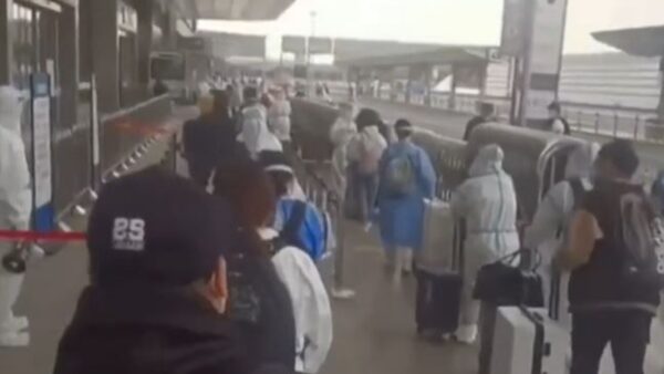 上海虹橋火車站 上演「末日大逃亡」（視頻）