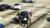 感人時刻：駕車人昏倒 美佛州民衆截車救助