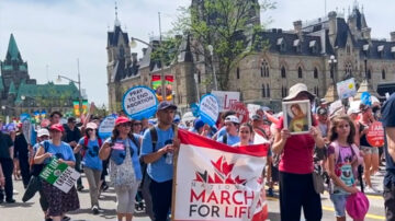 保护生命为使命 渥太华数千人集会反堕胎