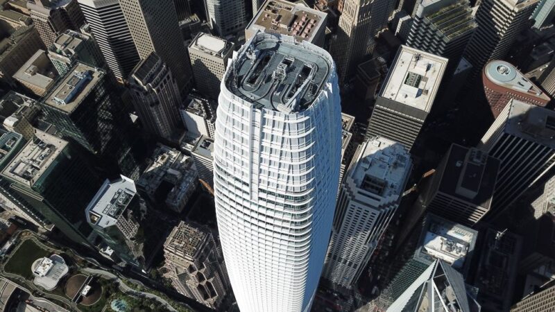 没绑任何装备 “蜘蛛人”攀爬旧金山60层高大楼(视频)
