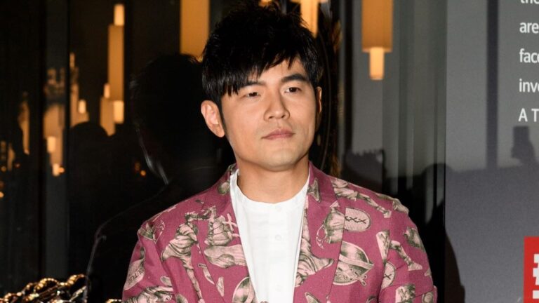 女兒降生前宣布喜訊 周杰倫問歌迷是否又不信