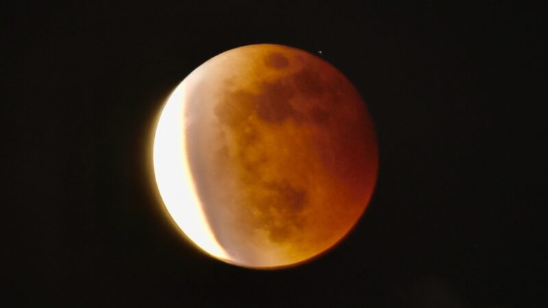 “血花月”月全食周日上演 如何观看奇景