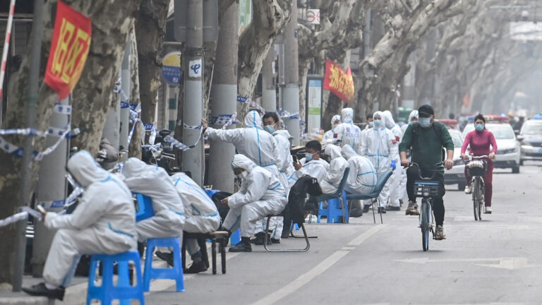 【一線採訪】上海方艙外地工人流落街頭 離滬更難