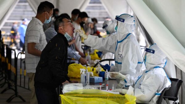 上海核酸检测屡屡出包 多人假阳性被误送方舱