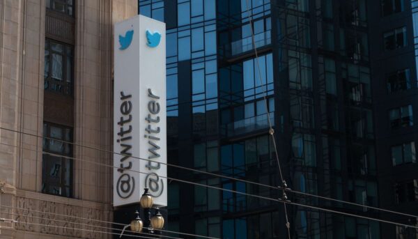 馬斯克宣布暫停收購 推特股票應聲下跌17.7%