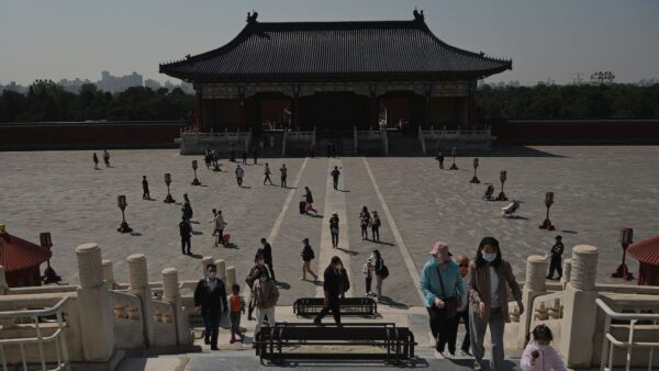 北京3地升为高风险区 “五一”闹市人烟稀少