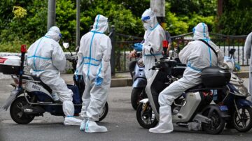 上海抗暴：居民衝出樓救人 追打「大白」（視頻）