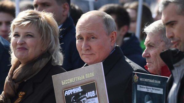 普京在胜利日演讲 为“入侵乌克兰”辩护