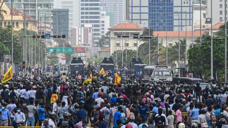 總理拉人助陣 議員槍殺群眾 斯里蘭卡動亂釀死傷