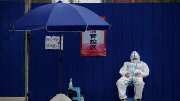 北京無疫情小區遭遇封樓 居民聚集抗議（視頻）