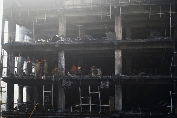 印度新德里商业大楼致命火灾 已知27死数十伤