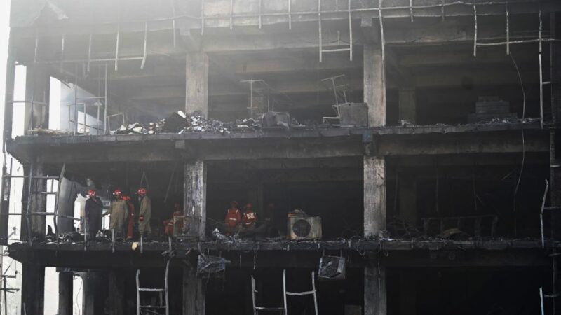 印度新德里商業大樓致命火災 已知27死數十傷