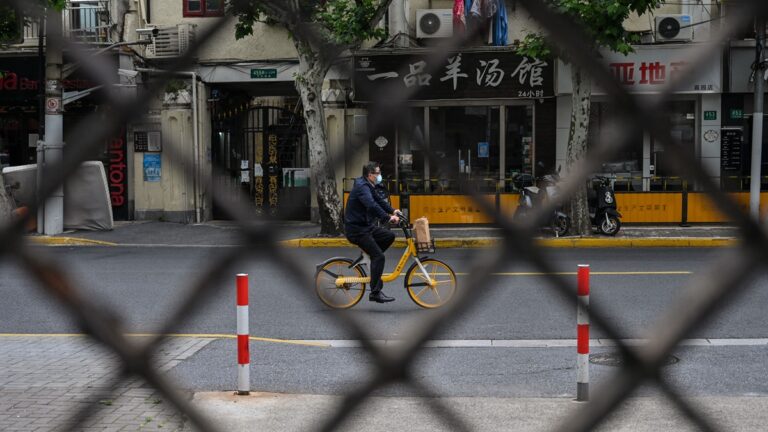上海官媒採訪大媽 一開口嚇得記者挪開話筒（視頻）