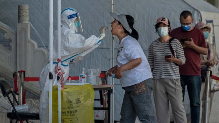 網民斥常態化核酸檢測自費：吃相越來越難看了