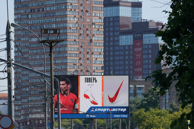 徹底退出俄羅斯 Nike不續簽授權 馬莎百貨跟進