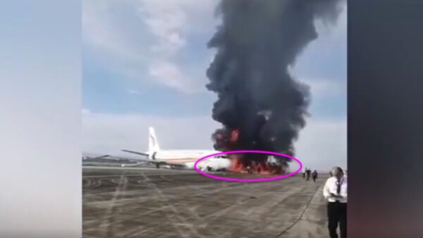 中国客机起火原因曝光 机尾险解体 旅客跳机逃命（视频）