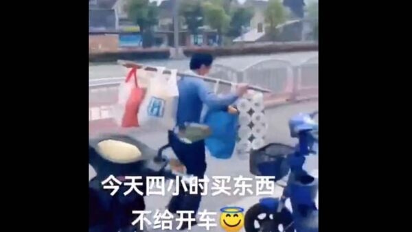 上海扁担三轮满街走 居民限时购物赶不回家(视频)