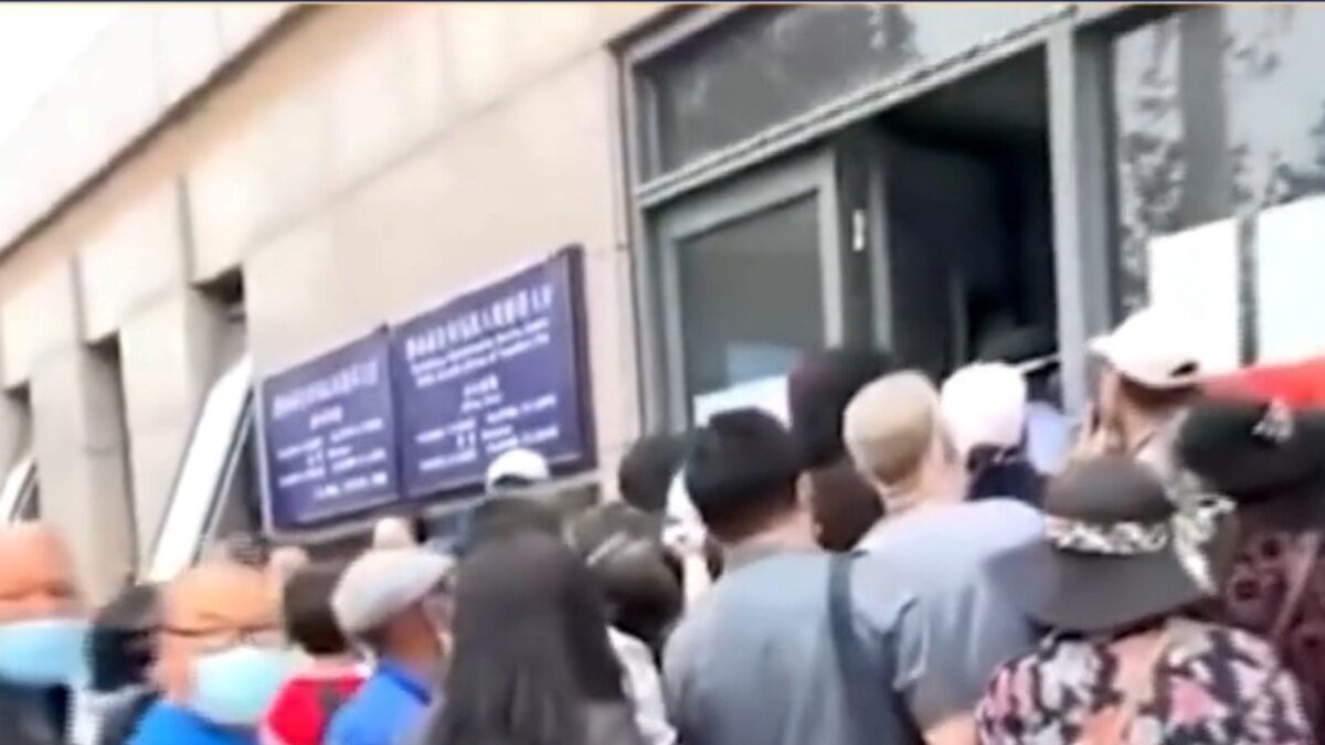 【禁闻】唐山打人事件发酵 公安局前百人排队举报