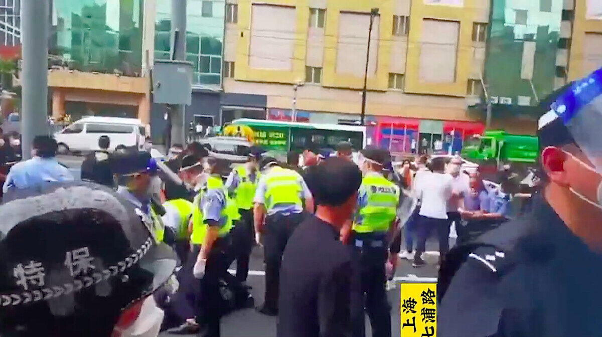 【禁闻】上海商户游行示威 爆发警民冲突