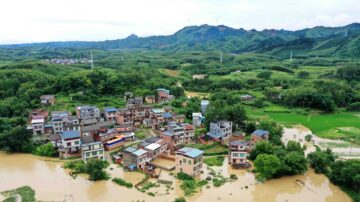 华南暴雨成灾 闽北两广多地洪水内涝