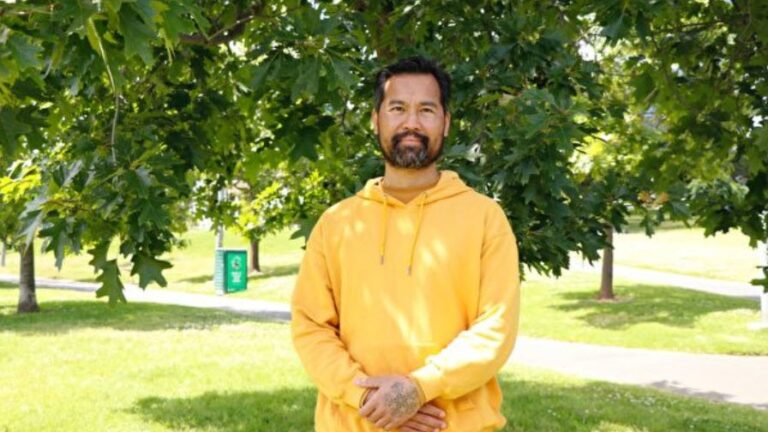 尋覓數十年 澳洲老闆緣歸法輪大法