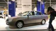 撑不住了？ 俄罗斯吁官员用国产拉达汽车