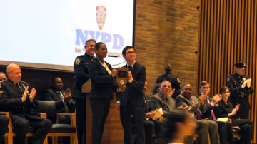 “当一天警察局长”纽约市警征文 亚裔获奖