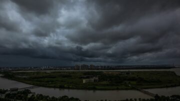 中國極端天氣頻現 狂風暴雨冰雹 淹水塌方