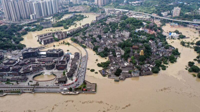 中國南方洪災 23條河流超警戒 重慶超市積水齊腰