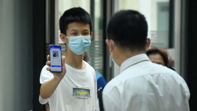 學者：濫用健康碼像打開潘多拉盒子 後果可怕